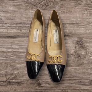 Etienne Aigner Two-Tone Pump, Patent leather 7.5, made in Spain